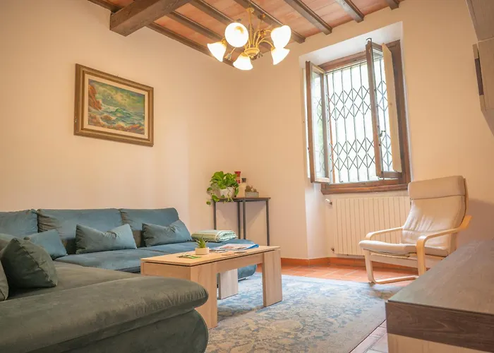 Classic Florentine Flat With Garden